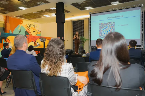 Advogada em escritório